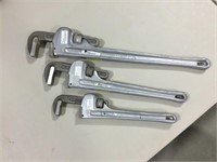 Pipe wrench set