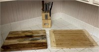 E - LOT OF 2 CUTTING BOARDS & KITCHEN KNIVES (K6)