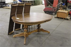 Dining Room Table W/ (3) Leaves Approx 47.75"x60"