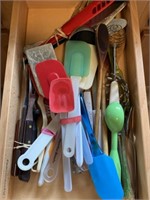 Contents of 2 Kitchen Drawers