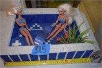 NEELEPOOINT SWIMMING POOL W/2 BARBIEDOLLS