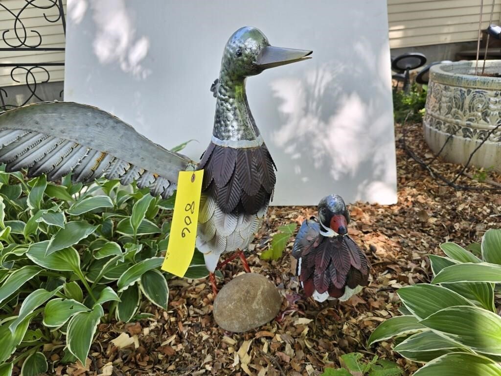 Cute yard ducks - lgst 19" T