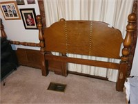 WOODEN HEAD AND FOOT BOARD W MATTRESS