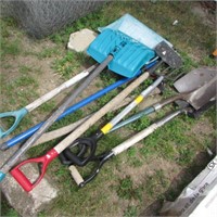 QTY OF GARDEN TOOLS