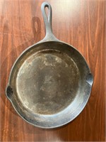 Cast iron fry pan