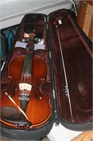 Violin in Case & Accessories