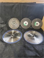 Assorted saw blades