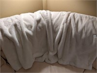 PLUSH THROW QUILT