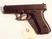 Glock 22, .40 cal, Ser # RL558US, semi-auto pistol