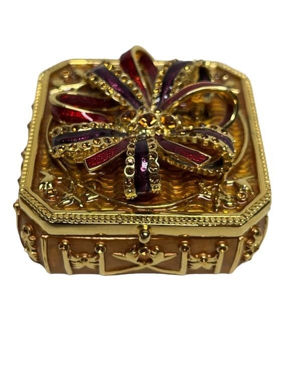 Joan Rivers trinket box with detachable brooch