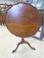 CARVED MAHOGANY VICTORIAN TILT TOP BALL AND