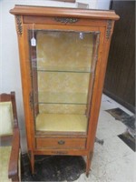 VINTAGE FRENCH STYLE MAHOGANY CURIO WITH ORMOLU