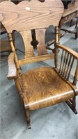 ANTIQUE OAK ROCKING CHAIR