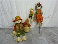 Scarecrows & Fall Decor