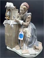 LARGE LLADRO SPAIN WOMAN WITH LIPSTICK FIGURE