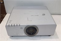 PANASONIC PT-DW640 LCD PROJECTOR