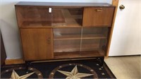 MID CENTURY NATHAN DISPLAY BOOKCASE WITH SLIDING