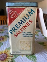 Vintage Nabisco premium saltine tin can