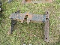 FIFTH WHEEL HITCH WITH RAILS