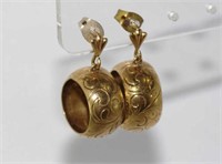 Unusual vintage 9ct circular earrings