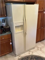 GE Side by Side Refrigerator/Freezer