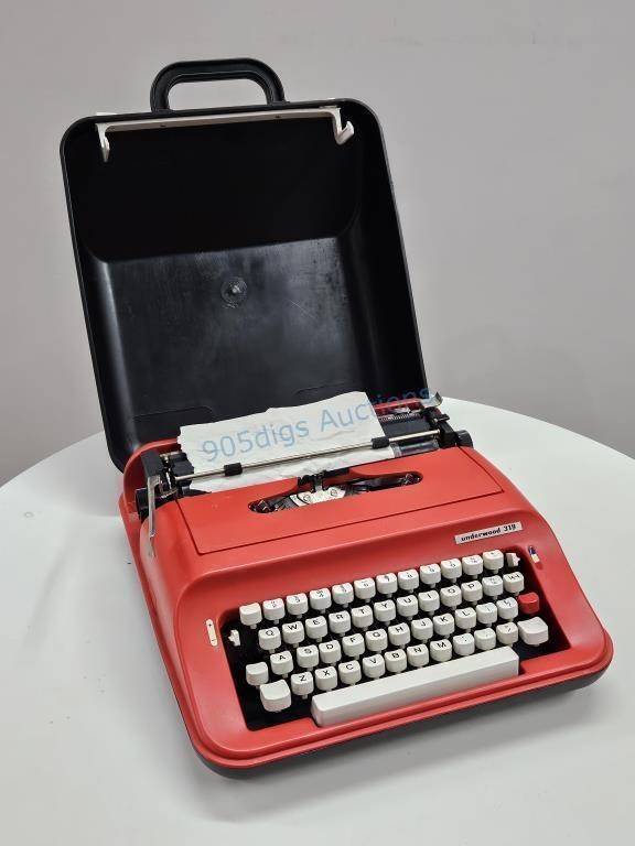 Underwood 319 Mod Typewriter w Case