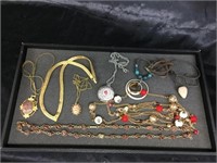 FASHION JEWELRY LOT  /  8 NECKLACES