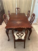 Dining Room Table with 6 padded chairs
