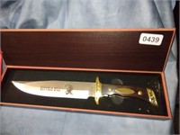 Buffalo Bill Commemorative Hunting Knife w/Case