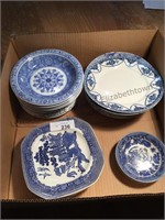 8 Johnson brothers blue willow 7 3/4 in plates,