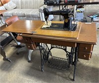 Vintage Singer Sewing Table & Machine.
