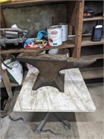 Peter Wright 200 Pound Anvil w/ Hardy Tool