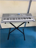 Yamaha Keyboard w/Stand