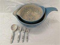 Temptations measuring spoons and mixing bowls