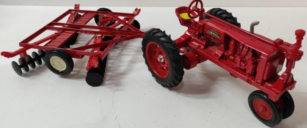 Farmall F-20 Diecast Model & Attachment