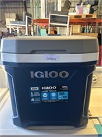 Igloo Maxcold Latitude 62qt Roller Cooler