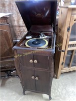 Victrola phonograph winds and turns needs needle