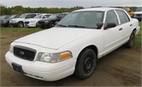 2011 Ford Crown Vic White 102263 miles