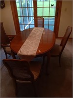Dinning room table w/ 6 chairs & buffet