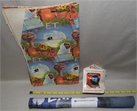 E.T. Collectibles: Wrapping Paper, Ornament +