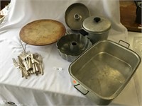 Selection of Kitchen Cookware & Pampered Chef Pizz