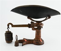 Late 19th Century cast iron balance scale with