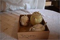 Tea pots; music box tea pot
