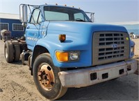 1996 Ford F-800 cab and chassis, 7.0 L gas