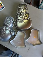 4 Cake Pans