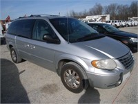 2005 Chrysler Town & Country van- IST