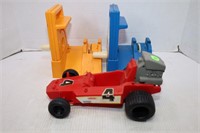 1982 IDEAL WIND UP RACE CAR WITH EXTRA BASE