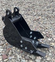 Mini Excavator 7" Wide With Teeth Bucket