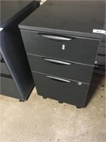 3 Drawer Cabinet n( 16" x 20" x 28"T)