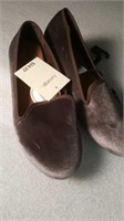 Ladies size 7 taupe flats
